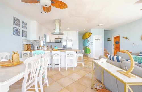 Gambier House | Cozy Beach Style House, 3BR, Pool, Walk to Beach