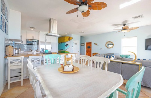 Gambier House | Cozy Beach Style House, 3BR, Pool, Walk to Beach