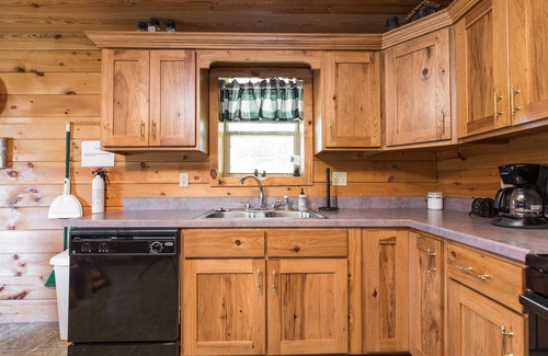 Nashville Cabin | Cozy Bear Cabin*Hot Tub*Pool Table* Modern Decor*5 min to Nashville