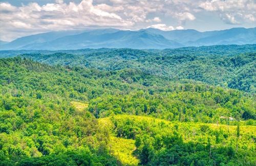 Pigeon Forge House | Cozy Bear Hill, Resort indoor Pool, Free Attraction Tickets, WIFI!