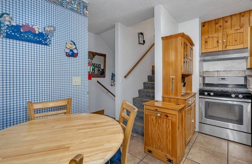 Yosemite West Cabin | Cozy Bear North Quaint and Warm 2bd in Yosemite!