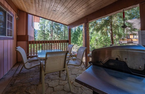 Yosemite West Cabin | Cozy Bear North Quaint and Warm 2bd in Yosemite!