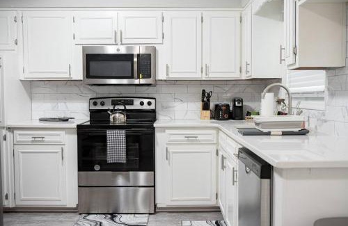 Columbus House | Cozy Brick Ranch Home owned and operated by an Army Soldier!