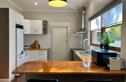 Fullarton Villa | Cozy & Bright Lavender House