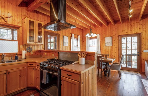 Signal Mountain Cabin | Cozy Brock Creek Cabin near Chattanooga