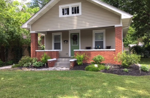 Evansville House | Cozy Bungalow in a nice friendly neighborhood