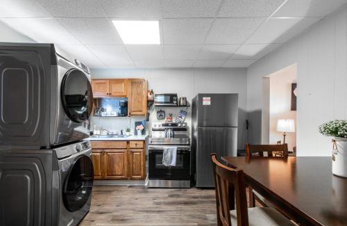 Palmerton House | Cozy Bungalow tucked in Blue Mountain foothills