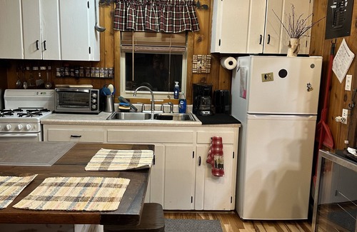 Hayward Cabin | Cozy Cabin #5 formally Birch Point Resort. Individually owned cabins.