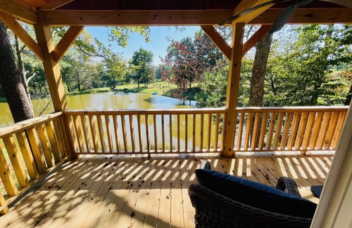 Horton Cabin | Cozy Cabin by Turtle Creek w/pond view