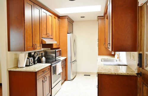 Highland Pines Cabin | Cozy Cabin: Deck, Hot Tub, Views & Starry Nights