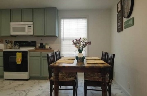 Reno House | Cozy cabin feel in midtown Reno