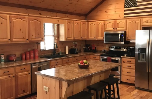 Morganton Cabin | Cozy Cabin for 4 with 2 King beds, 2 full baths, 2 fireplaces and upscale Decor!