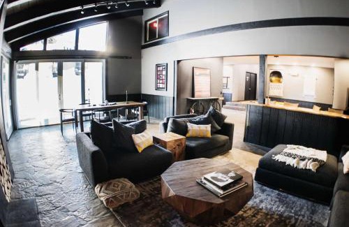 Mammoth Lakes House | Cozy Cabin for 6 - Near Canyon Lodge & Slopes