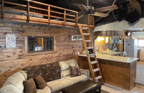 Wheeler County Cabin | Cozy cabin getaway at the Lake