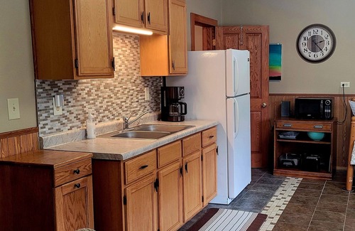 Vernon County Cabin | Cozy cabin in adorable Genoa with AC, WiFi pet friendly and close the river.