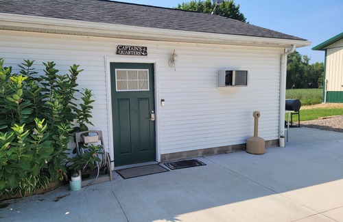 Vernon County Cabin | Cozy cabin in adorable Genoa with AC, WiFi pet friendly and close the river.