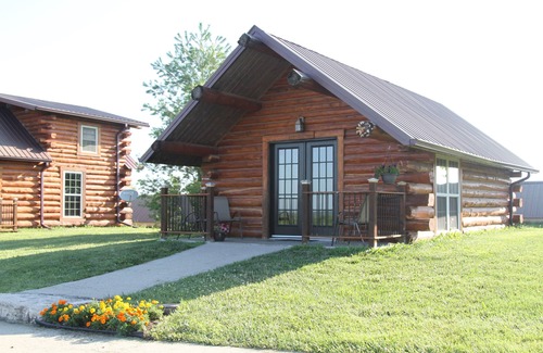 Martinsville Cabin | Cozy Cabin in Albany, Missouri. Serene, relaxing and magnificent views.