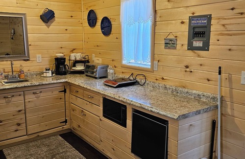 La Sal Cabin | Cozy cabin in lovely La Sal with AC/Heating,WiFi,Kitchen,grill and so much more