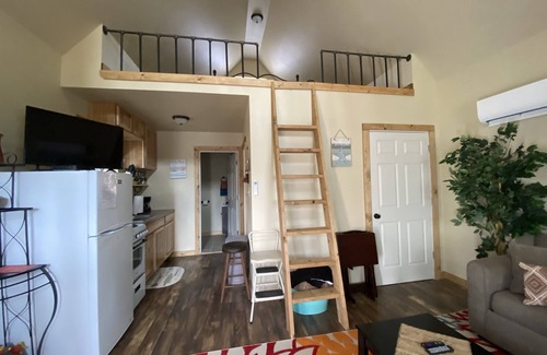 Winslow House | Cozy cabin in our little woodland village - access to pond and meadow