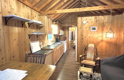Rabun Gap Cabin | Cozy Cabin in River Vista Mountain Village RV/Cabin Park + Amenities