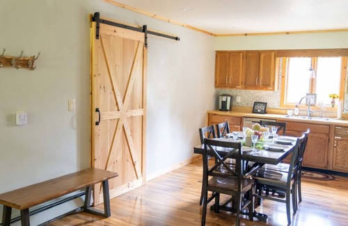 Stratton Cabin | Cozy Cabin in Stratton Mountain & Mount Snow 10min