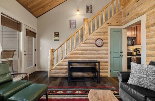 Bend Condo | Cozy Cabin in the Pines- 2bd/2br + amenities galore! Closest lodging to Bachelor