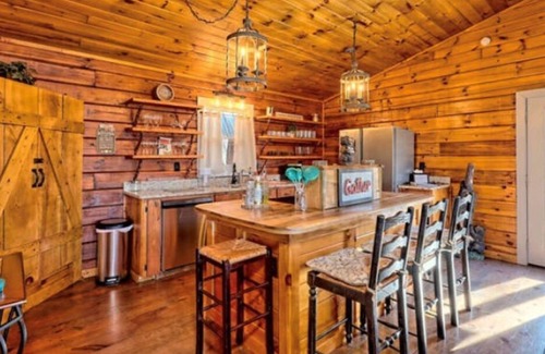 Morganton Cabin | Cozy Cabin in the Woods/ Pet Friendly