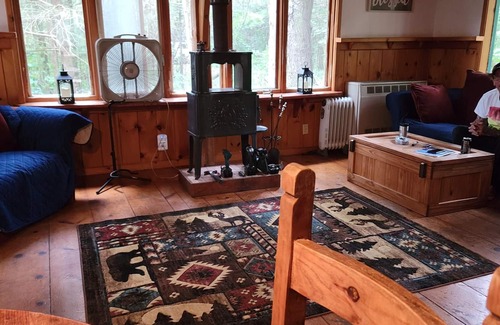 Neshkoro Cabin | Cozy Cabin in the woods