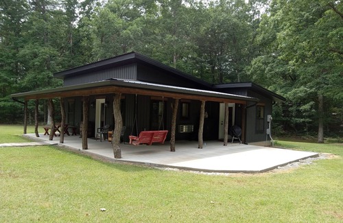 Dunlap Cabin | Cozy cabin in tranquil Dunlap with WiFi. Close to Fall Creek Falls state park.