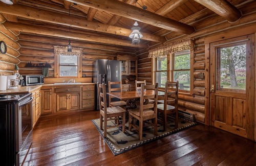 Cody Cabin | Cozy Cabin Located on the Southfork- classic log cabin, wonderful location