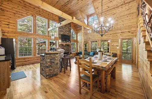 Cleveland Cabin | Cozy Cabin Near Helen + Hot Tub + Fire Pit + Game Room + More