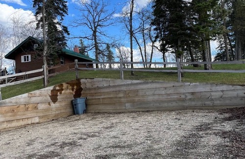 Bottineau Cabin | Cozy Cabin next to Lake Metigoshe