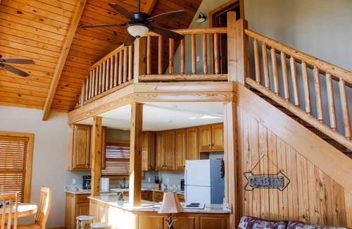 Deer Cabin | Cozy cabin w/firepit - 3 mi from Glory Hole!