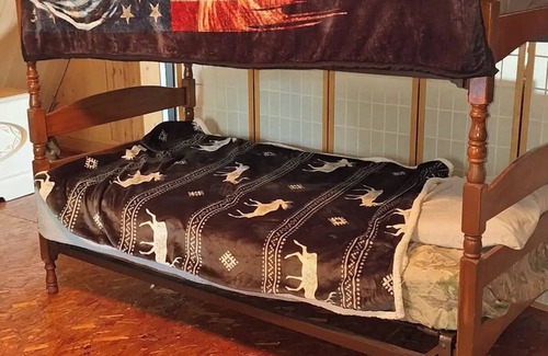 Texico Cabin | Cozy cabin with 1 bedroom and WiFi, AC in enjoyable Opdyke