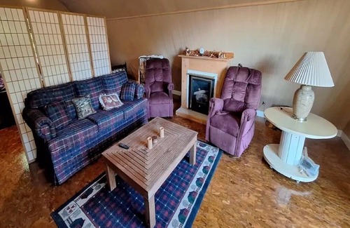 Texico Cabin | Cozy cabin with 1 bedroom and WiFi, AC in enjoyable Opdyke