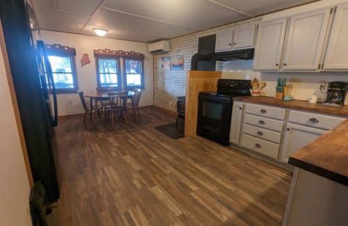 Palmyra Cottage | Cozy cabin with 200’ of waterfront on Whites Pond