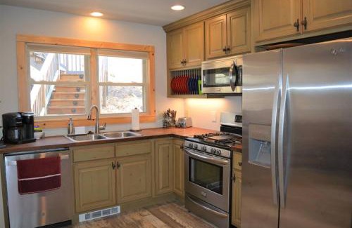 Charter Hills House | Cozy cabin with boosted Wi-Fi