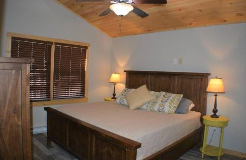 Charter Hills House | Cozy cabin with boosted Wi-Fi