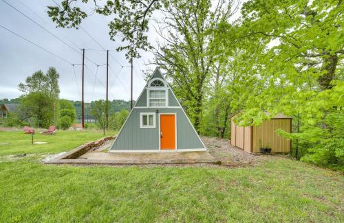 Rockaway Beach Apartment | Cozy Cabin with Fire Pit Walk to Lake Taneycomo!