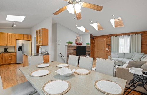 Glasser Cabin | Cozy Cabin with Hot Tub, Private Lake & Game Room