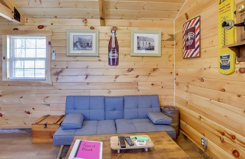 Caledonia Cabin | Cozy Caledonia Cabin ~ 10 Mi to Elephant Rocks!