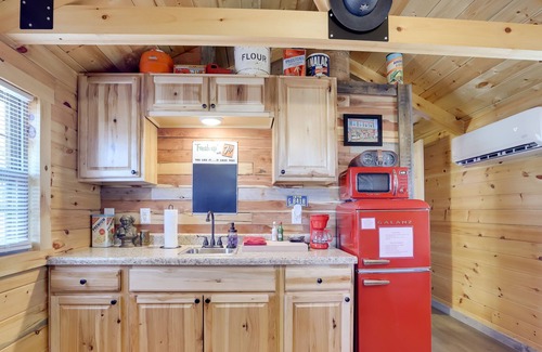 Caledonia Cabin | Cozy Caledonia Cabin ~ 10 Mi to Elephant Rocks!