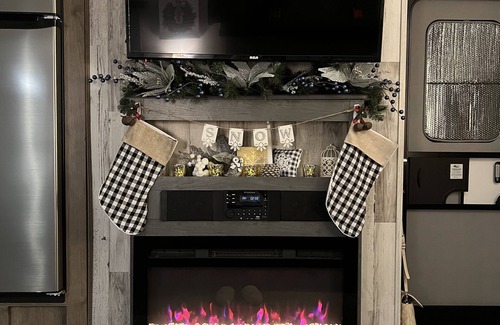 Seneca RV Rental | Cozy camper in Clemson Hills. 5 minutes from Clemson University. Pet friendly!