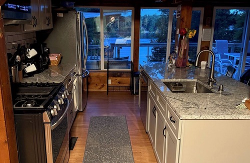 East Falmouth Cottage | Cozy Cape Cod cottage overlooking Jenkins Pond; with private beach & dock.