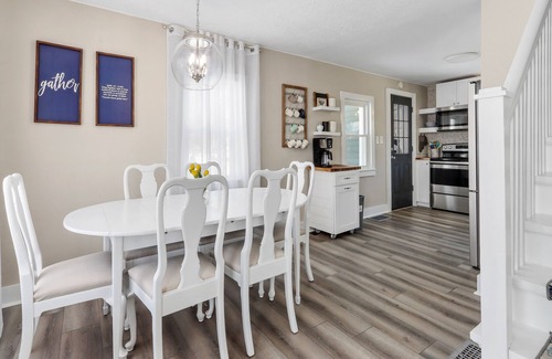 Lake Geneva House | Cozy Cape Cod in Lake Geneva - walking distance to Main St and Beach