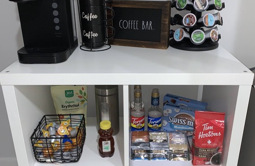 Hill East Apartment | Cozy Capitol Hill Apt 1 Minute Walk To Metro w/Parking