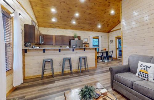 Sevierville House | Cozy Cardinal