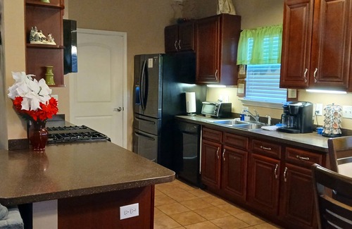 Mobile House | Cozy Casa on the Hill-Mins to South Campus, RTJ Golf, Tennis Courts, I-65