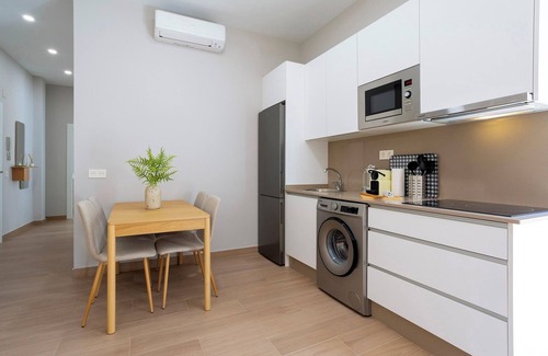 Ensanche Centro Apartment | Cozy Central 2BD Apt in Málaga. Trinidad Grund A