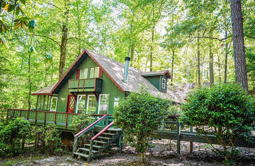 Pine Mountain Ski Chalet | Cozy chalet with screened in porch just miles from Wild Animal Safari